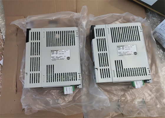 MR-J2S-20A-EG 200W industrielles Servo fährt Servoverstärker 1.8A DC284-326V Mitsubishi