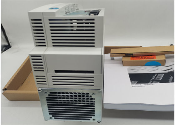 SERVOprüfer Lenze EVS9326-EIV004 9300 REIHE Kilowatt 400/480 VAC-11 (14,75 HP)