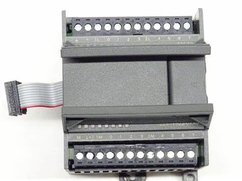 6ES7223-1PH22-0AX0 Siemens SIMATIC S7-200, Digital Input-/Outputem 223 8 DC der DI-24 V