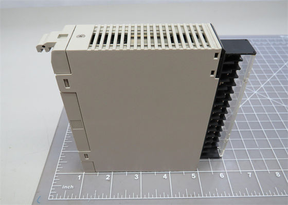 AUSGABEMODUL 8 Omron C200H-DA003 OUTPUT ENTSPRECHUNG -10 BIS 10 V 8X 1-5 V