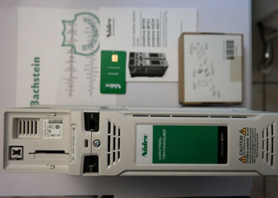 Reihe M701-03400062A Steuerungstechniken Nidec Unidrive M700 2.2/3.0 Kilowatt industrieller Wechselstrom-Inverter