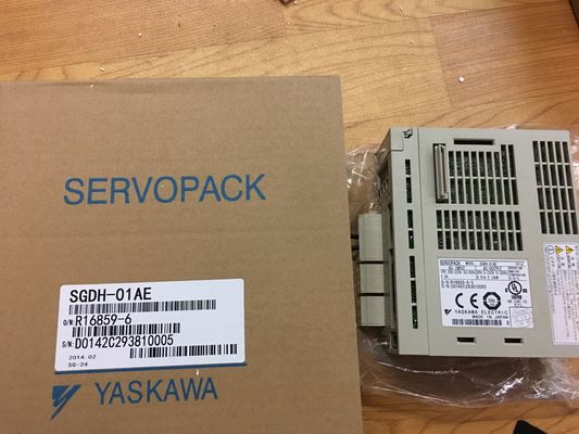 Fährt industrielles Servo 50/60HZ YASKAWA SGDH-01AE SERVOPACK nagelneu