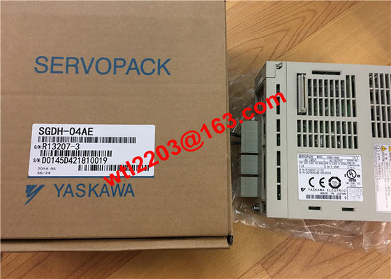 Fährt industrielles Servo 50/60HZ YASKAWA SGDH-04AE SERVOPACK nagelneu