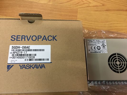 Fährt industrielles Servo 50/60HZ YASKAWA SGDH-08AE SERVOPACK nagelneu