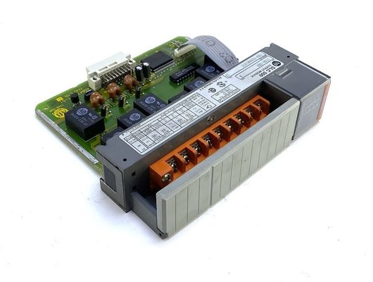 LOKALISIERTES RELAIS SLC 500 AB 1746-OX8 AUSGABEMODUL 8 PUNKT 50/60 HZ