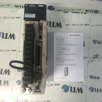 Fährt industrielles Servo 50/60HZ YASKAWA SGDV-R90A01A SERVOPACK nagelneu