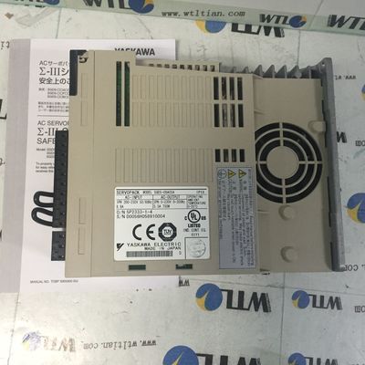 Fährt industrielles Servo 50/60HZ YASKAWA SGDS-04A15A SERVOPACK nagelneu