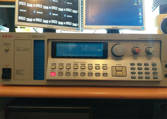 BRÜCKE Omron S3200-NSUG4-OOE SYSNET (DC) programmierbarer Logik-Prüfer PLC