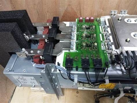 Energieblock Siemens 6SL3352-1AG35-8EA1 für 510-750 V DC, 490 A Bewegungsmodul 3 Phasen