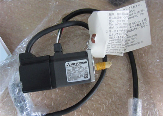 NEUER Mitsubishi 100W industrieller Wechselstromservomotor HC-KFS13D 3AC 105V 0.7A auf Lager