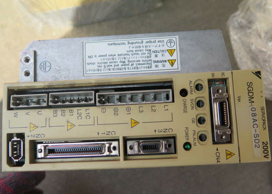 SGDM-08AC-SD2M   Elektrischer Servo-Antrieb Yaskawa Yaskawa gab 5.7AMPS SERVOsatz 800Watt aus