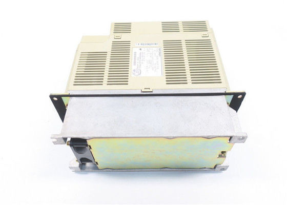 SGDB-15ADP-PY8 Yaskawa industrielles Servo 1.5KW fährt Servoverstärker 200-230V