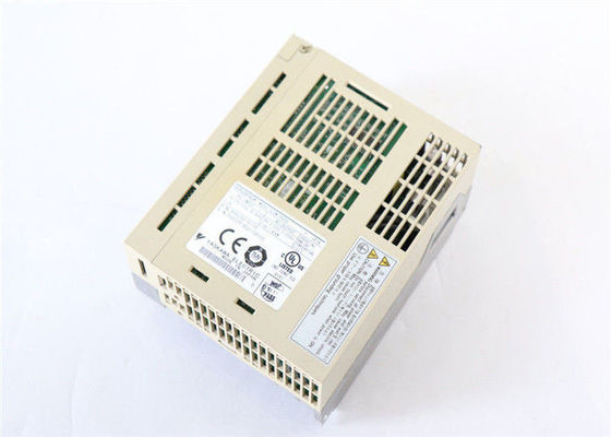 Yasakawa SGDM-10 ADA Ac Servo Motor Drive GAB ein: 7 A 200-230 VAC 50/60 HZ