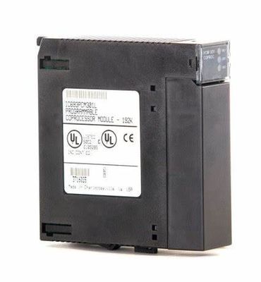 Einzelnes Verbindungsstück GEs IC693PCM301 auf der Front der Verbindung PCM-Module RS-232