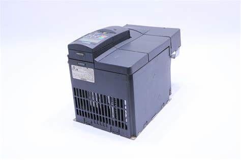 6SE6440-2AD27-5CA Siemens MICROMASTER 440 eingebaute Klasse ein Filter 380-480 V 3 Wechselstrom +10/-10% 47-63 Hz konstantes Drehmoment 7,5