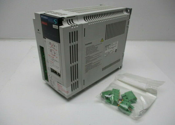 MR-J2S-60CP4-S484 Mitsubishi Gleichspannungs-Servoantrieb Industrieverstärker 600W 1.4A Ausgang 323V