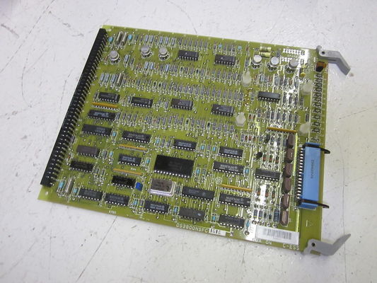 DS3800NSFC GE-Eingabe-Isolator-Board zur Montage des Boards mit Schrauben im Antriebsinterieur