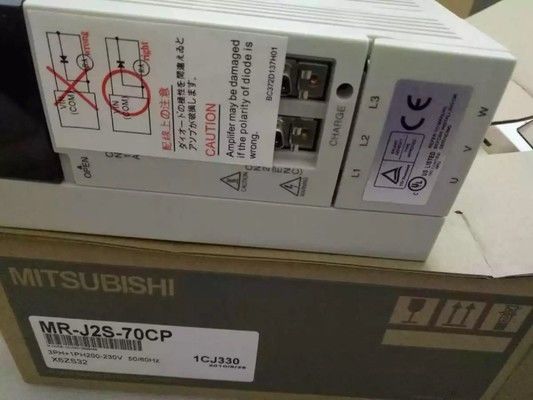NEW Mitsubishi 750W Industrie-AC Servomotorantrieb MR-J2S-70CP Drei-Phasen-Verstärker