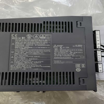 AC220V Industrie-Servoantriebe 0,75KW MR-J4-100A 50Hz Mitsubishi-Servoverstärker