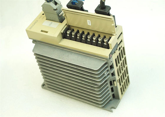 Yaskawa SGD-04AN 100V Wechselstrom-Servo-Antriebe brandneu in Original-Box