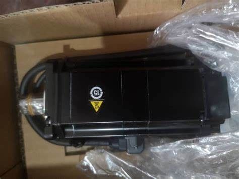 Yaskawa SGMRV-30ANA-YR12 SERVO MOTOR 23.6AMP 200V 3.7KW Servoantriebe