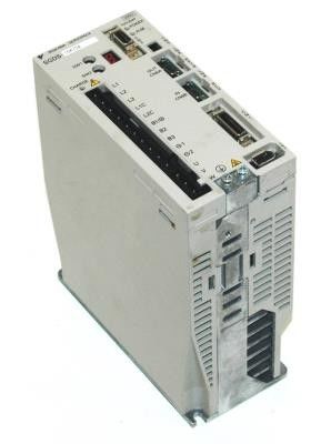 Yaskawa SGDS-10A32A 3 PHASE 15 AM 200 VAC 3000 WATT 4 PS Leistungsverstärker