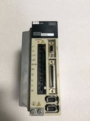 Yaskawa SGDS-04A02A Neuer Wechselstromverstärker 200-230V 4.7A 400W