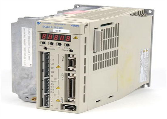 Yaskawa SGDH-05DE Neuer Servoverstärker 400V 0,5kw Neuer im Original