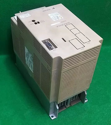 Neuer Wechselstrom-Servoverstärker Yaskawa SGDB-20AD 230V 12A im Original
