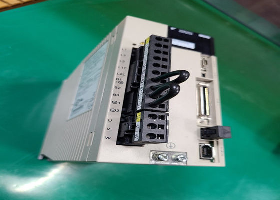 Yaskawa SGDV-3R8A05A Wechselstromverstärker Brandneu im Original