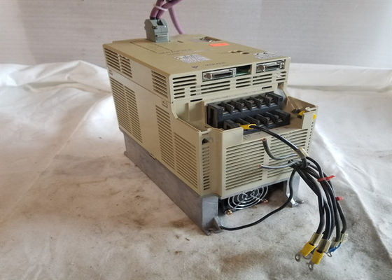 Brandneue Yaskawa Wechselstrom-Servo-Antriebe SGDB-20VN Original Neues in der Box