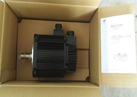 Yaskawa SGMG-06A2BBB 200V Servomotor komplett neu in Originalpackung
