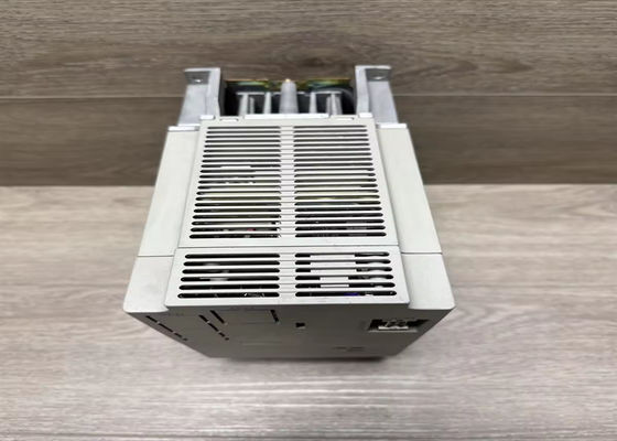 Yaskawa SGDB-10ADS 200V Wechselstrom-Servo-Antriebe Neu im Original