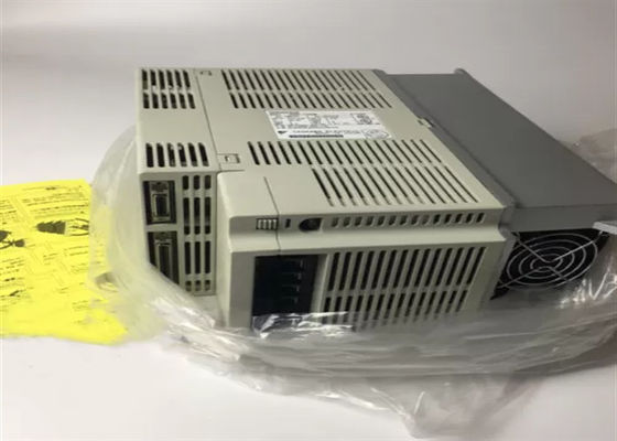 Neue Industrie-Servo-Antriebe Yaskawa SGDB-20ADP in Original-Box