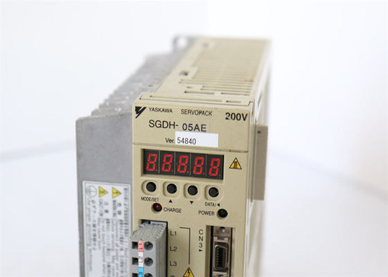 Yaskawa Sigma Serie 2 SGDH-05AE Servo-Antriebe komplett neu in der Box