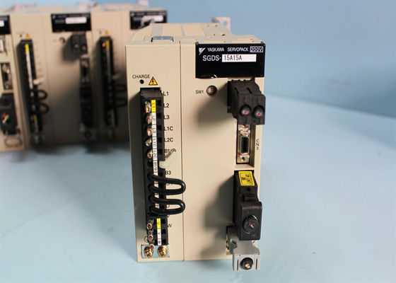 Japan Yaskawa SGDS-15A15A Servo-Antriebe brandneu in Original-Box