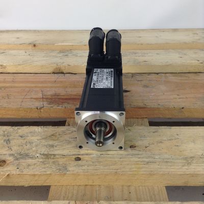 Lenze MCS 06F60-RS0B0-A11N-ST5S00N-R0SU Synchroner Servomotor