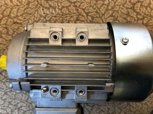 LENZE MDERAXX-080-13J Nennstrom 1,5 A Industrie-Servoantriebe