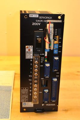 Yaskawa CACR-HR01BAB12Y5 Servo-Antrieb Dynamische Reichweite 35 DB