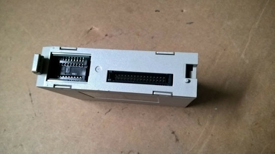Omron C200HW-MC402-UK Schraubendeckung mit 11,8 N Betriebskraft