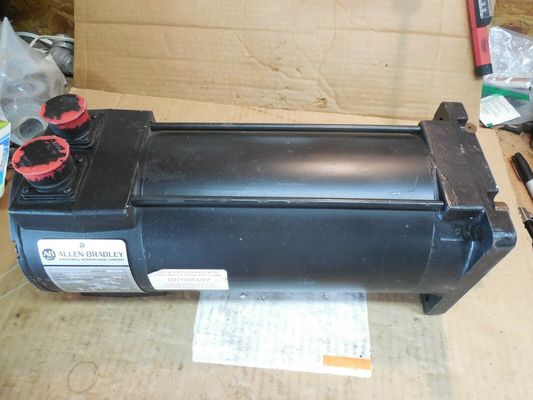 Servomotoren der Baureihe AB 1326AB-B2C-21 Torque Plus für den Wechselstromservomotor 1391-DES