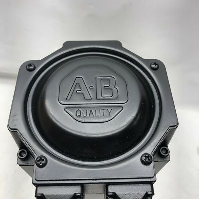 Allen-Bradley MPM-B1304C-SJ72AA MPM-Serie MPM 480V Wechselstrom-Rotationsservomotor