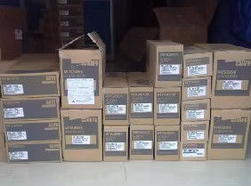 Mitsubishi HF-KP73B Servomotor HFKP73B mit Bremse 750W