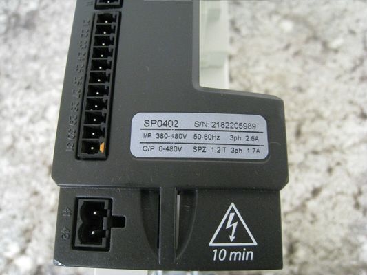 EMERSON SP0402 Allgemeiner Wechselstromantrieb mit variabler Geschwindigkeit für Induktions- und Servomotoren