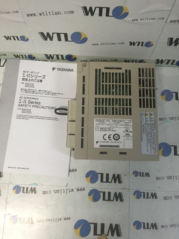 Fährt industrielles Servo 50 60HZ YASKAWA SGMD-02ADA-R SERVOPACK nagelneu