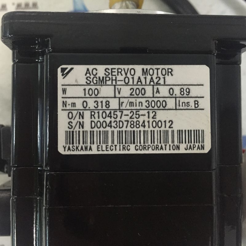 SGM-02UW14E Yaskawa 17bit Absolute Encoder SERVO MOTOR 100W 0.89A Neues in der Box