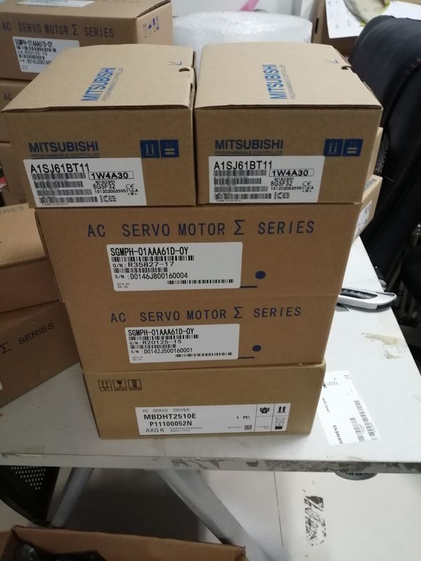 100 Watt 200 V kleine leistungsstarke Servomotoren Yaskawa SGMPH-01A1A-YR21