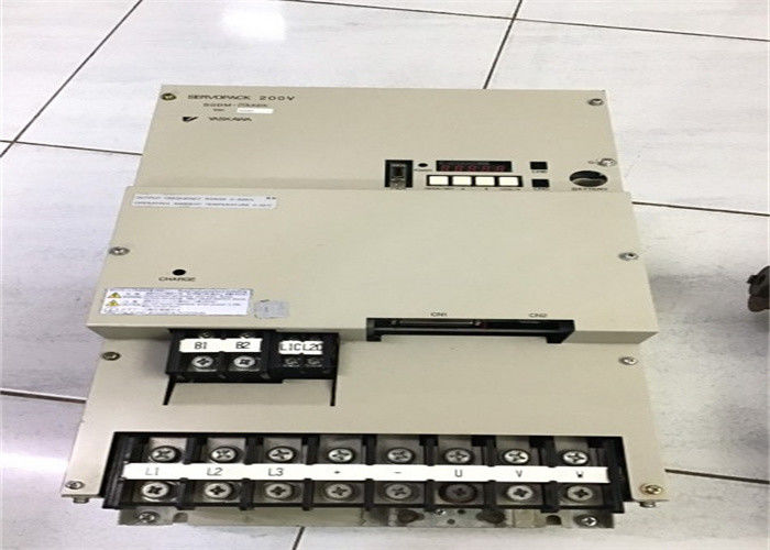 Yaskawa SGDM-1AADA-A Wechselstrom-Servo-Antriebe brandneu in Original-Box