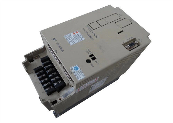 Brandneue Yaskawa Wechselstrom-Servo-Antriebe SGDB-20VN Original Neues in der Box