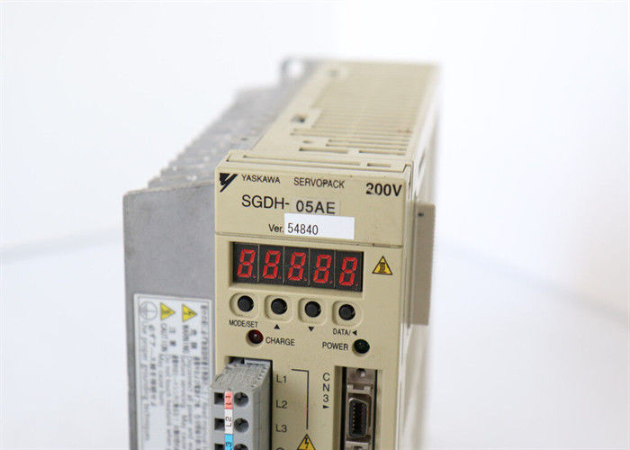 Yaskawa Sigma Serie 2 SGDH-05AE Servo-Antriebe komplett neu in der Box